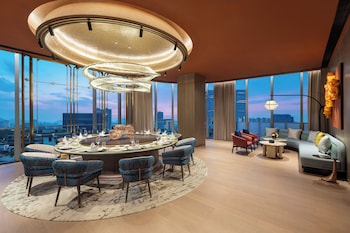 hualuxe zhongshan city center