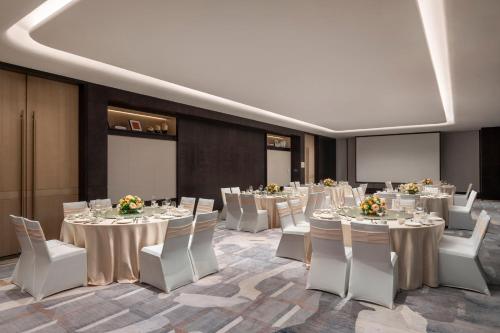 hualuxe zhongshan city center