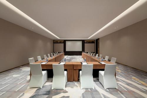 hualuxe zhongshan city center