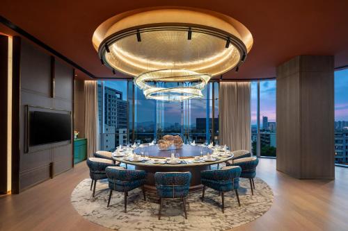 hualuxe zhongshan city center