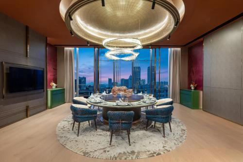 hualuxe zhongshan city center