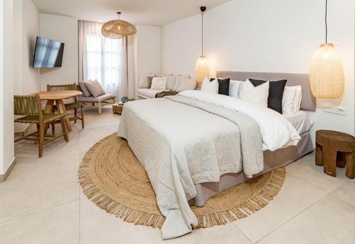 a7 seaclub suites by roomservices