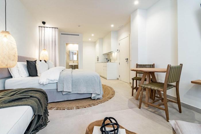 a7 seaclub suites by roomservices