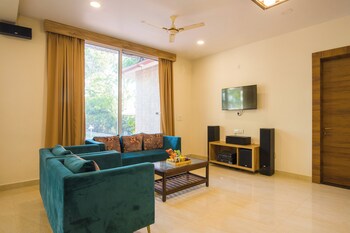 alaya stays 5bhk roohmons farm pvt pool