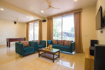 alaya stays 5bhk roohmons farm pvt pool
