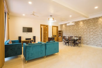 alaya stays 5bhk roohmons farm pvt pool