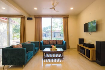 alaya stays 5bhk roohmons farm pvt pool