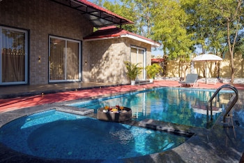 alaya stays 5bhk roohmons farm pvt pool