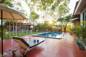 alaya stays 5bhk roohmons farm pvt pool