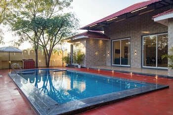 alaya stays 5bhk roohmons farm pvt pool