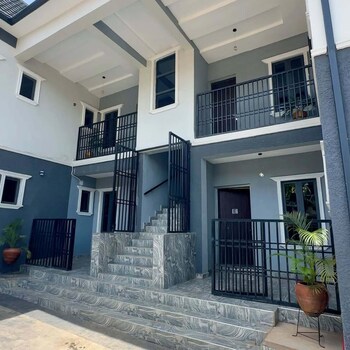 Deroche Apartment,,5 star