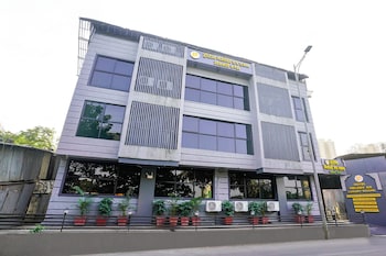 hotel melody ghodbunder
