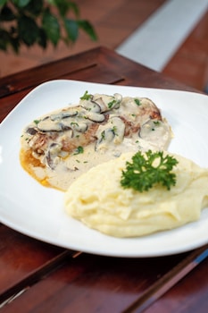 samaya boutique and cuisine