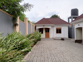 prestige suites kamwenge