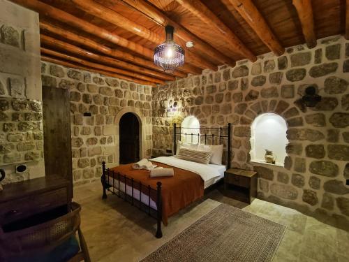 mara loya konagi