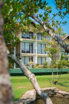 zen koggala lakefront boutique retreat