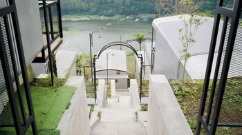 The Lakebox Menjer By Travelink,,2 star