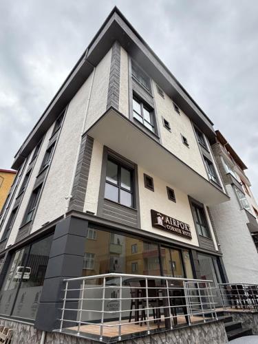 airport corner hotel