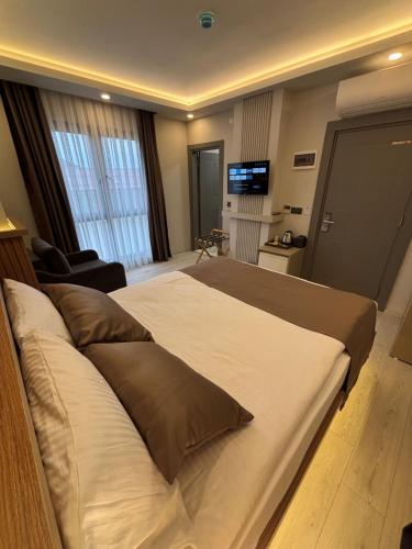 airport corner hotel