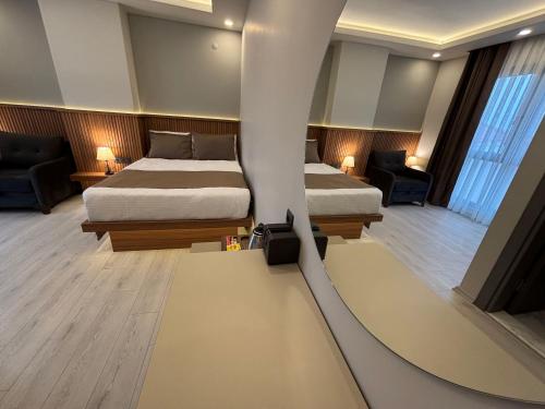 airport corner hotel