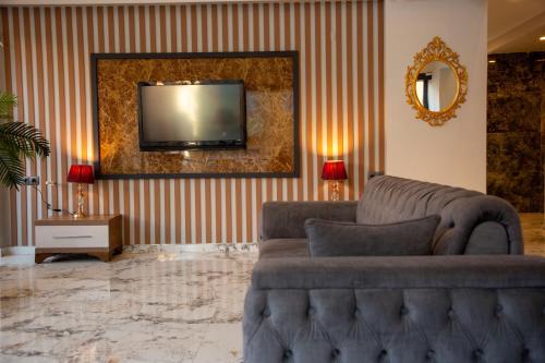 airport corner hotel