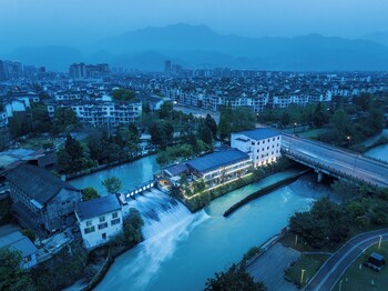 dujiangyan private hot spring villa