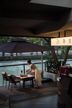 dujiangyan private hot spring villa