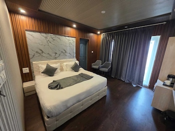 Azuri Blisss Resort,Nh1 Near Athwas Hyundai Nowgam,4 star
