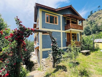 huts and hunters cottage manali