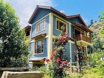 huts and hunters cottage manali