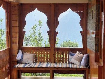 huts and hunters cottage manali