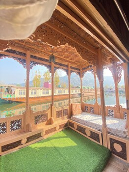 houseboat newheidi