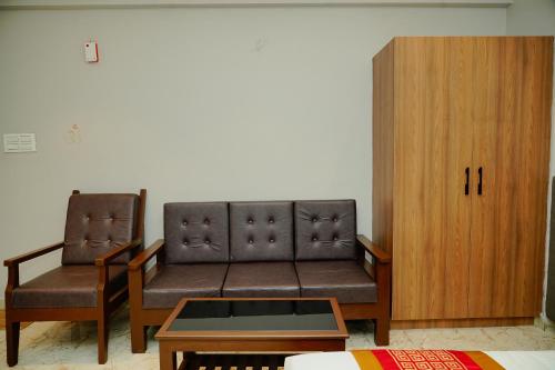 aaryavarth suites 46