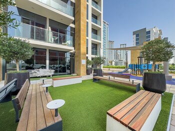 superhost modern 1br in azizi riviera