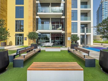 superhost modern 1br in azizi riviera