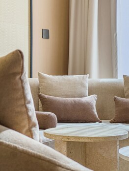 superhost modern 1br in azizi riviera