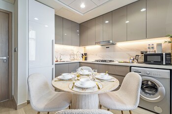 superhost modern 1br in azizi riviera