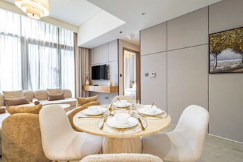 superhost modern 1br in azizi riviera
