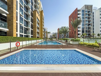 superhost modern 1br in azizi riviera