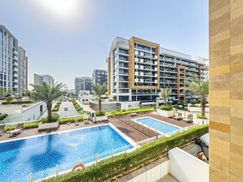 superhost modern 1br in azizi riviera