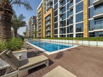 superhost modern 1br in azizi riviera