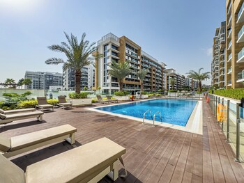 superhost modern 1br in azizi riviera