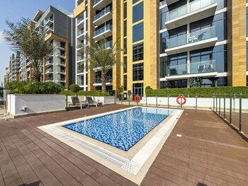 superhost modern 1br in azizi riviera
