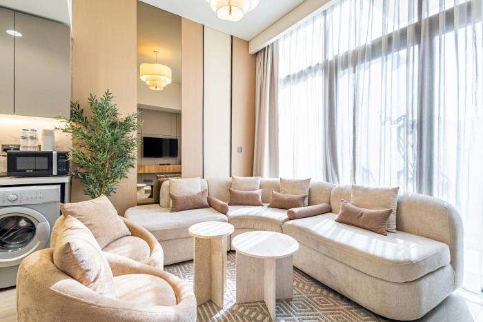 superhost modern 1br in azizi riviera