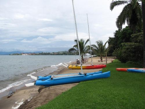 kivu go lax resort