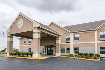 Relax Inn & Suites,,3 star