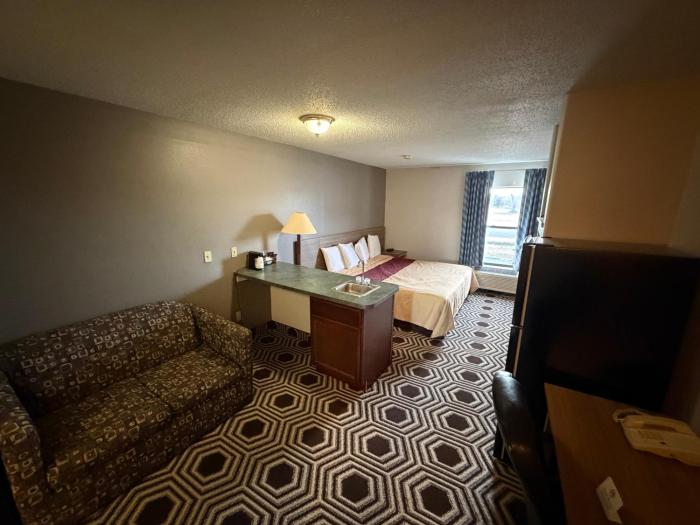 relax inn and suites