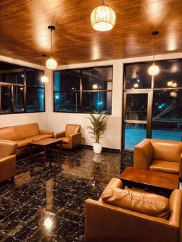 tris estates hotel and suites