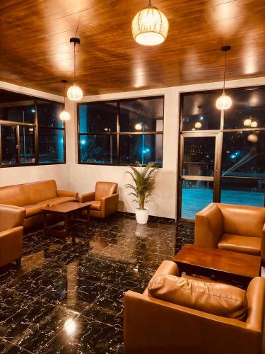 tris estates hotel and suites
