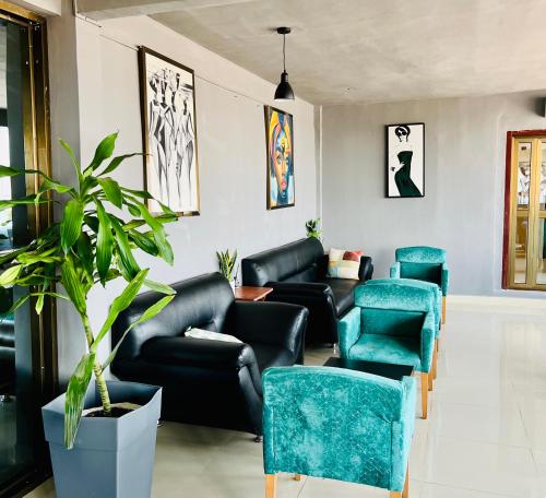 tris estates hotel and suites